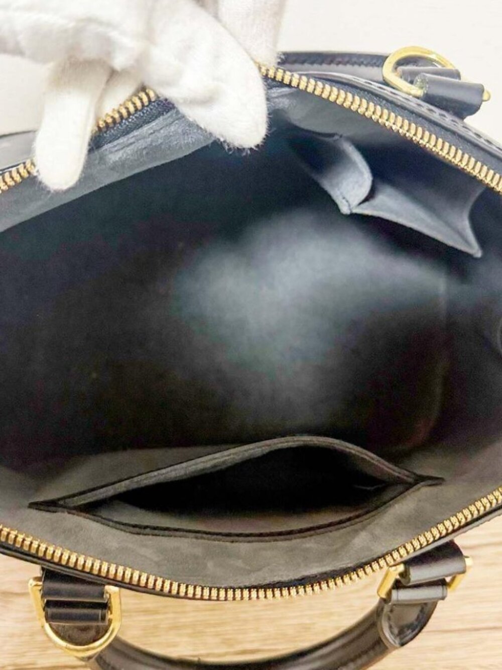 Louis Vuitton Epi Alma PM Handbag Noir Black Leather - Picture 4 of 13
